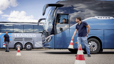 Beitragsbild - Fahrsicherheitstraining bei Daimler Buses